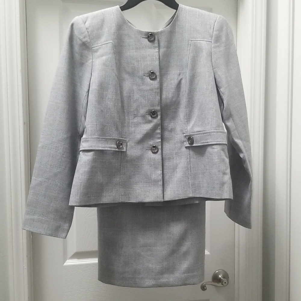 Isabella  Lined skirt Suit NWT